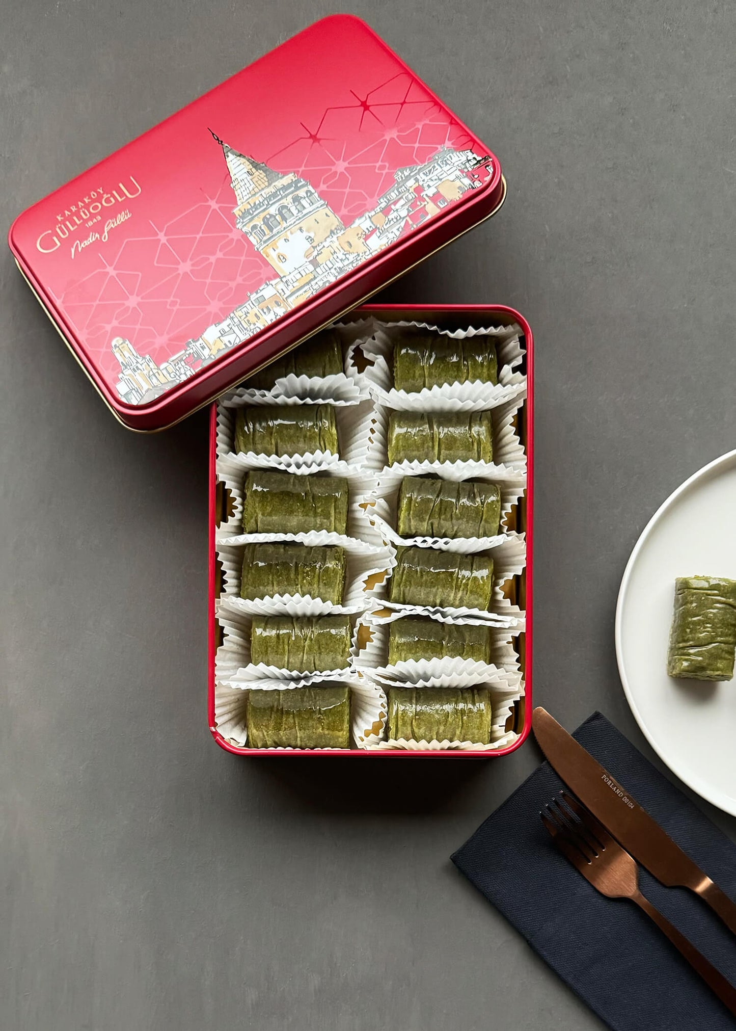 Baklava in der Galata-Designbox (12 Stück)