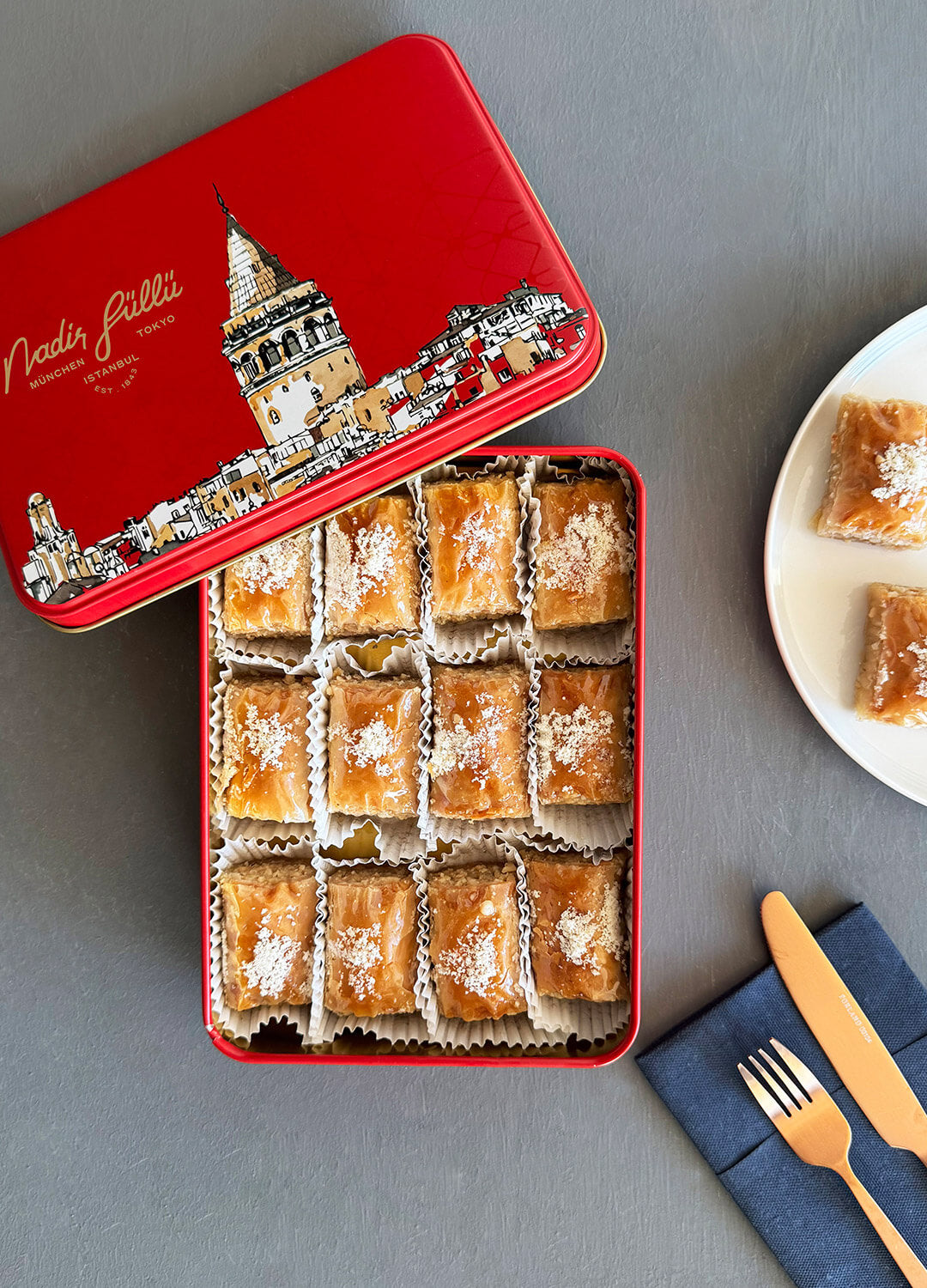 Baklava in der Galata-Designbox (12 Stück)