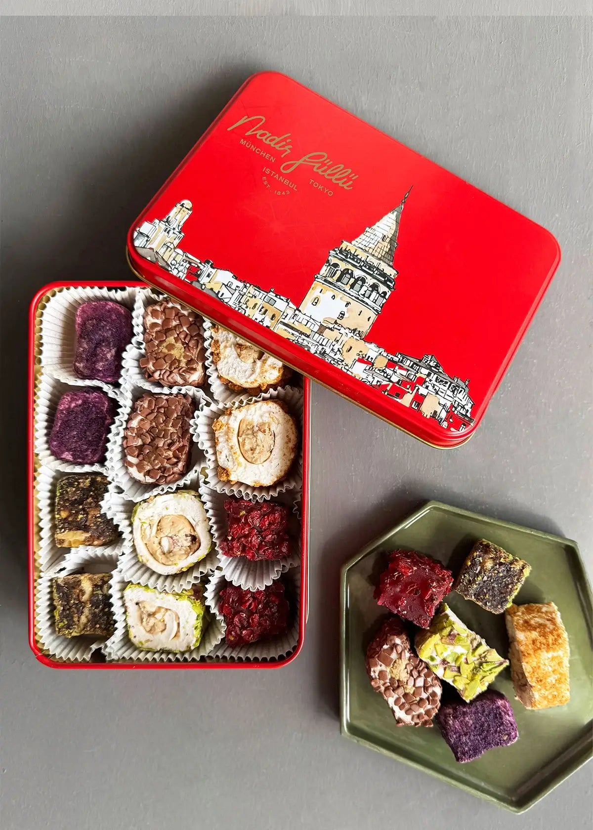 12 Stück gemischtes Sultan-Lokum in der Metall-Geschenkbox