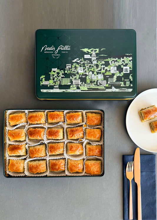 Baklava in der großen Galata-Design Box